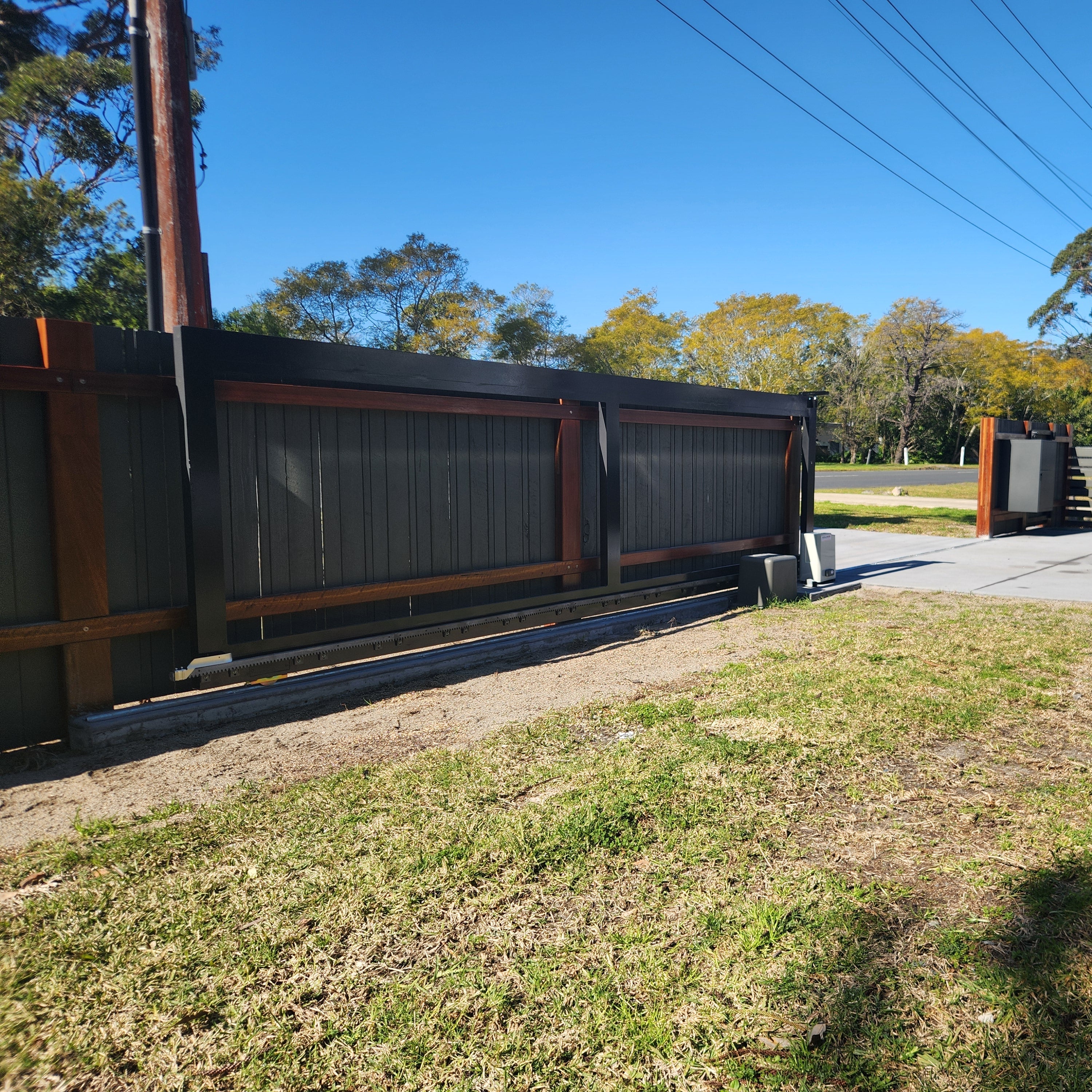 Effortless access with automatic dual sliding gates