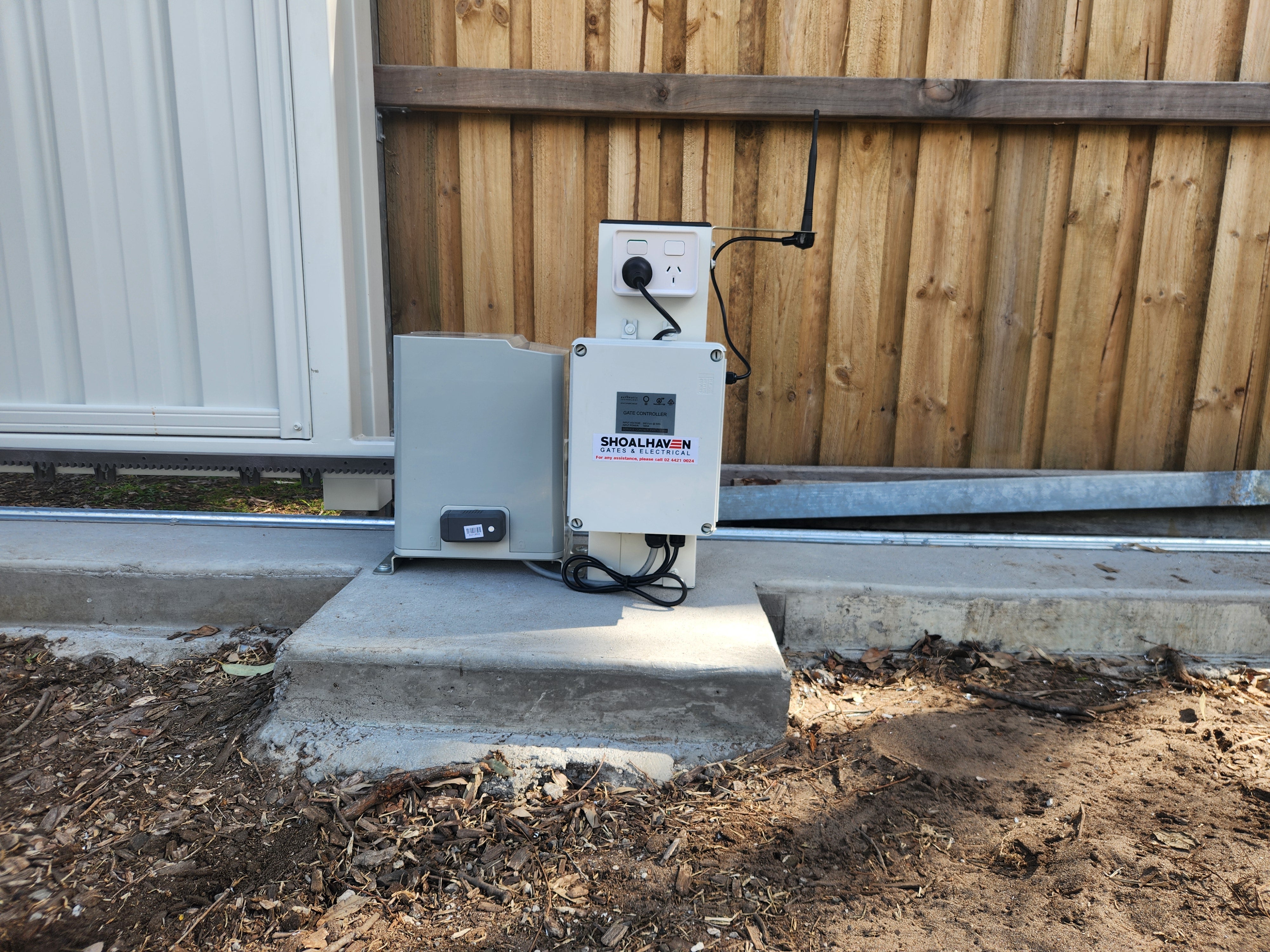 Sliding Gates with Integrated Safety Features