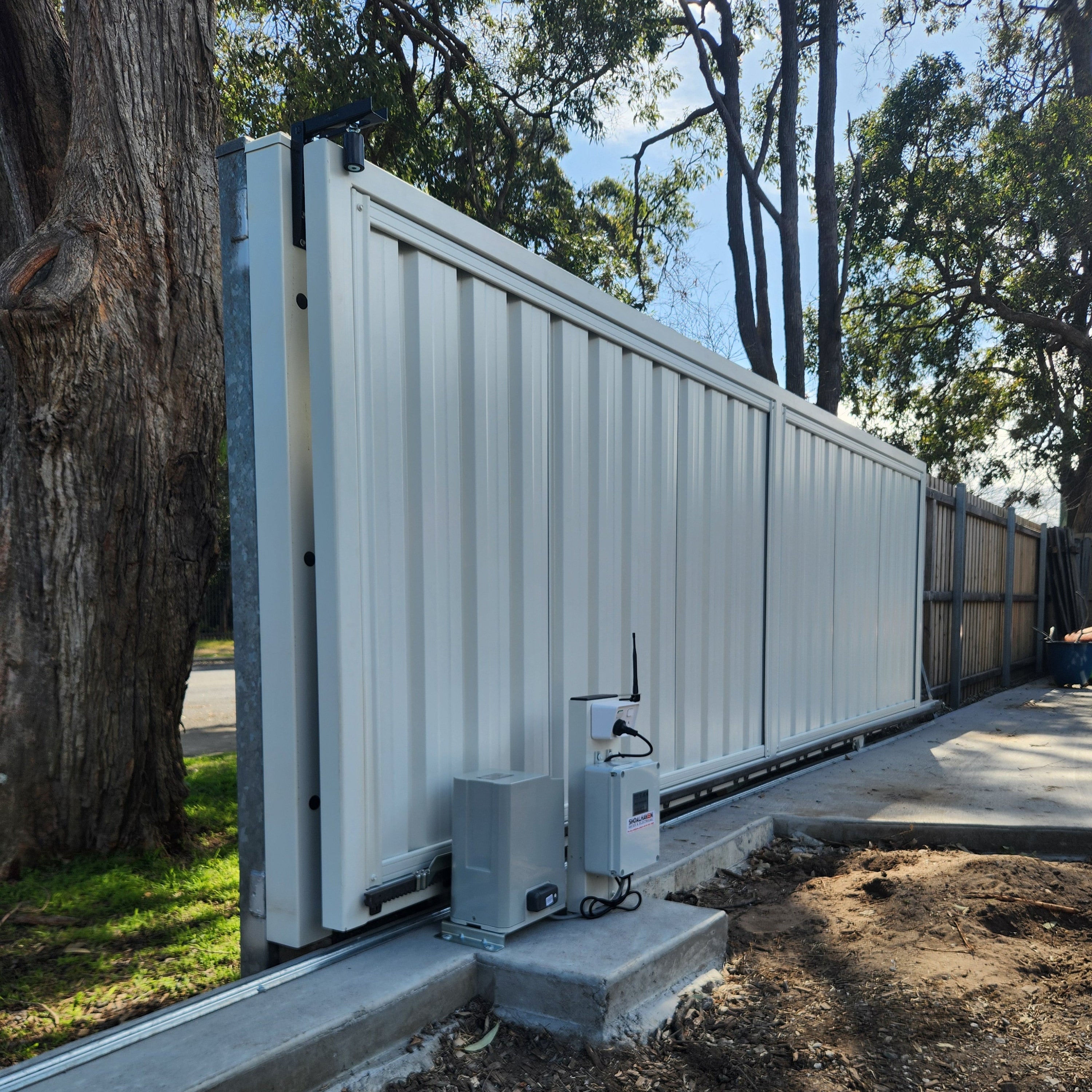 Smart sliding gate features for superior performance